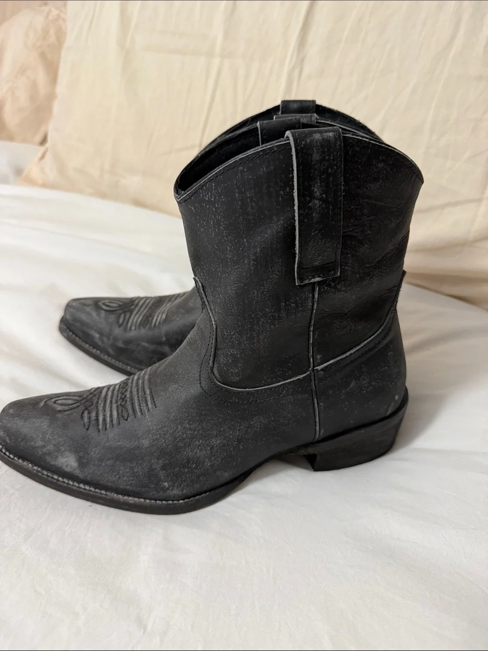 Classic women’s Roper Black Western Boots - Distressed Leather